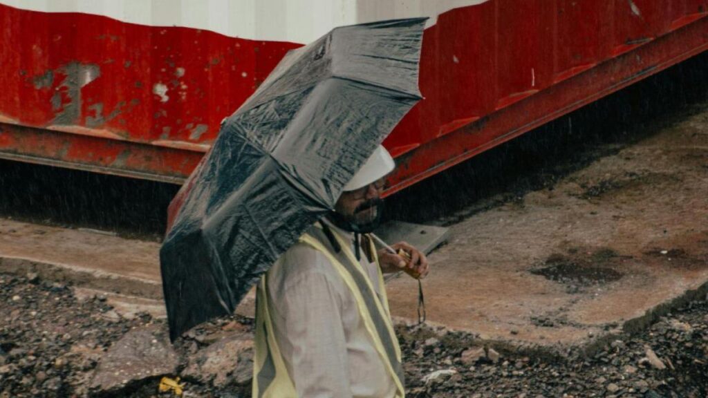 Obra em dia de chuva: o que fazer