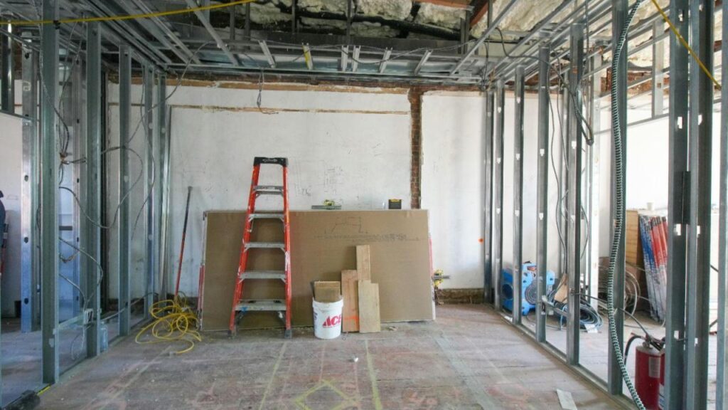 Como fazer a reforma do prédio comercial sem parar as operações?