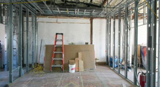 Como fazer a reforma do prédio comercial sem parar as operações?