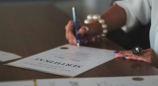 Por que a Certidão de Acervo Técnico (CAT) é essencial para construtoras?